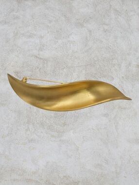Anne Klein Gold Leaf Brooch Vintage 1990s Brushed Gold Tone Pin Elegant Classic